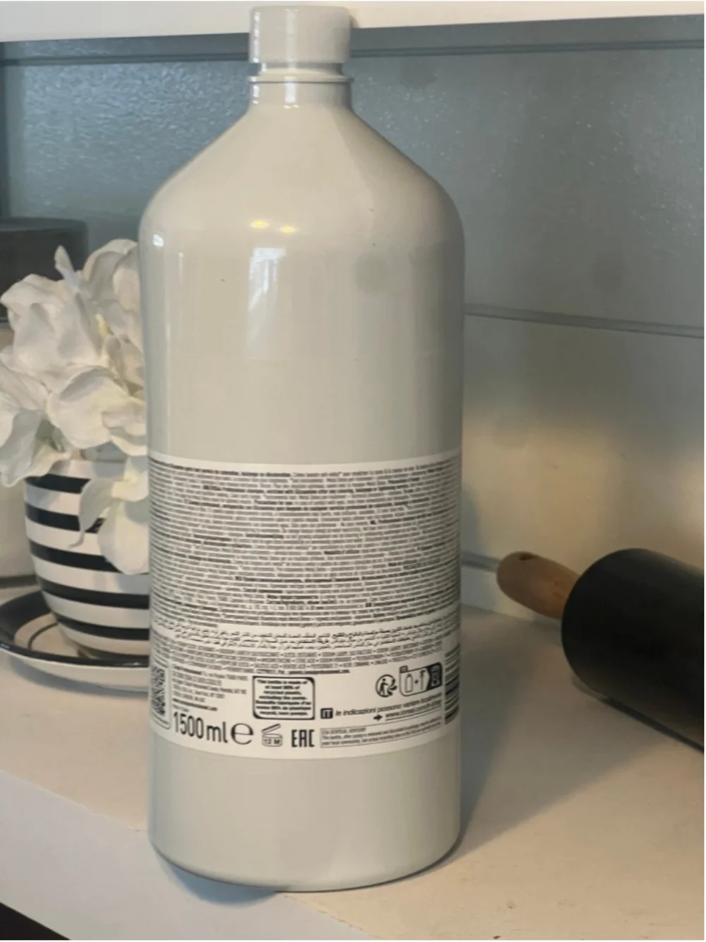 New L’Oreal Professionnel Serie Expert Metal Detox Shampoo Huge Bottle 50.7 oz
